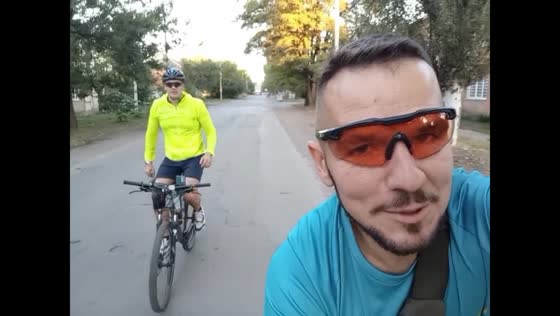 Biking mishap as friend loses balance in Sloviansk, Ukraine