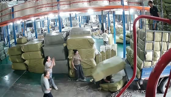 Worker loses balance as heavy package falls on him at warehouse in Hebei, China