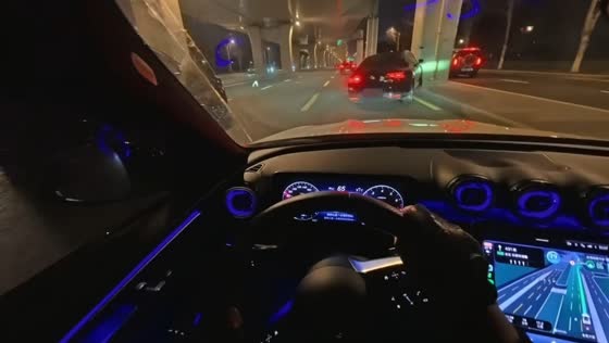 Close call after sudden lane change causes multi-vehicle crash in Jiangsu, China