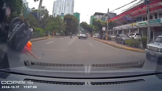 Dashcam captures motorcycle overturning in Cebu, Philippines