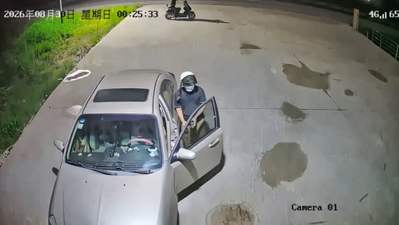 Thief searches unlocked car for valuables in Guangxi, China