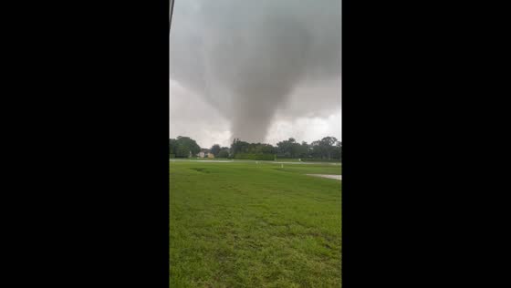 Tornado strikes Wellington, Florida amid Hurricane Milton
