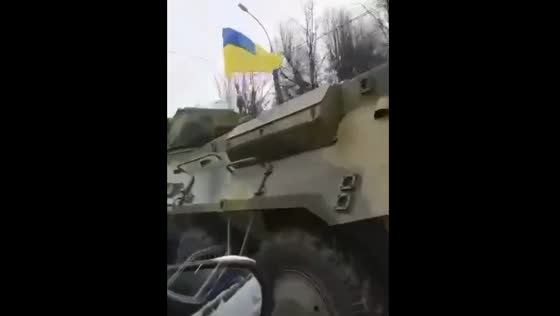 Residents of Tver outraged armored cars with flags of Ukraine on the streets of the city