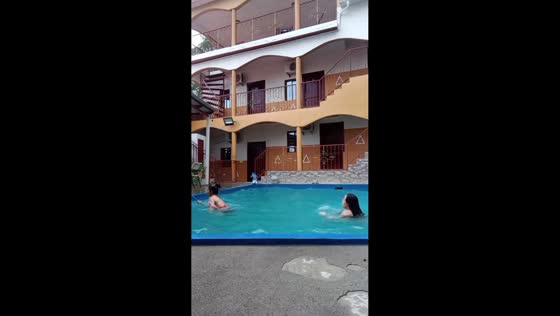 Panicked jump into deep pool ends with broom rescue in Bogotá, Colombia