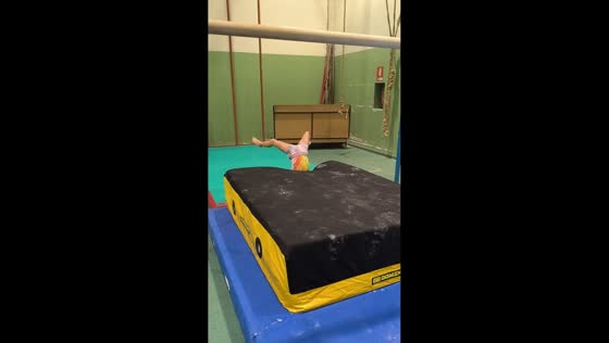 Teen gymnast falls during bar routine in Torino, Italy