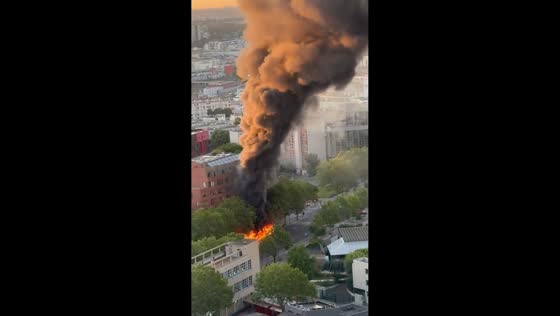 Massive smoke plume rises as bus catches fire in Paris, France