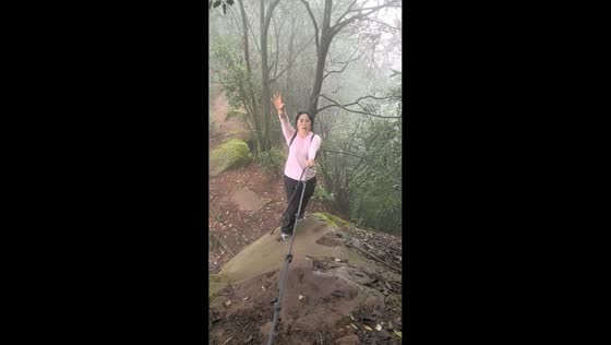 Hiker slips and tumbles down rocky trail while calling for her mother in Sichuan, China