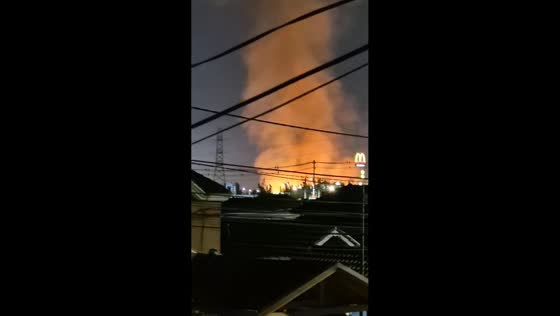 Massive paper mill fire sends plume of smoke into sky in Puente Alto, Chile