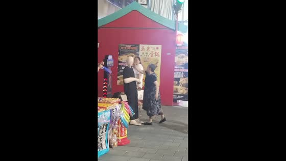 Elderly woman hilariously strikes mannequin on roadside in Jilin, China