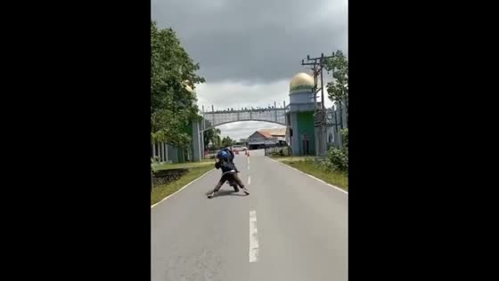 Motorbike stunt goes wrong: friend takes a tumble in Kendari, Indonesia