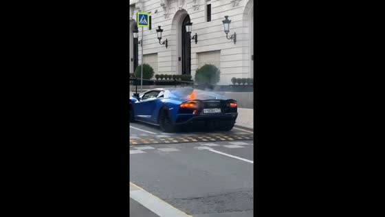 Dramatic turn of events: fire engulfs Lamborghini Aventador during Moscow photoshoot