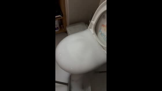 Overflowing toilet fills washroom with bubbles in Shanghai, China