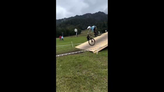 Cyclist falls off bike during competition in Medellín, Colombia
