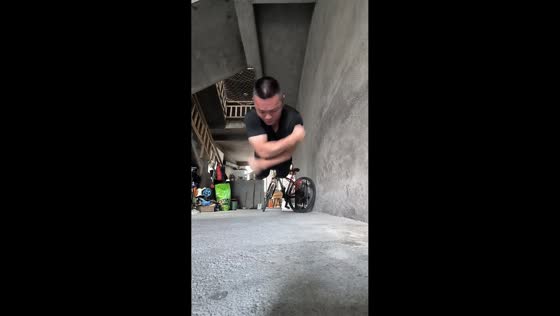 Advanced explosive push-ups in Fujian, China