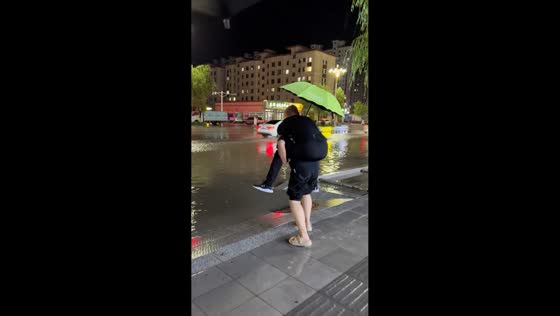 Flood crossing ends with one last splash in Jilin, China
