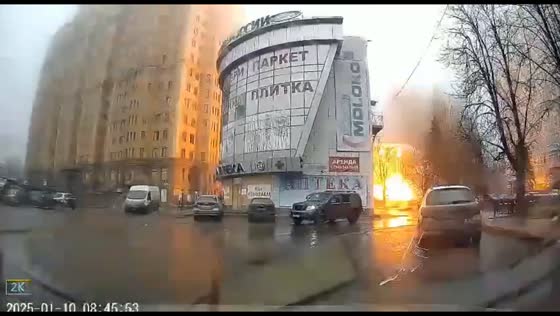 HIMARS strike on supermarket captured by dashcam in Donetsk, Ukraine