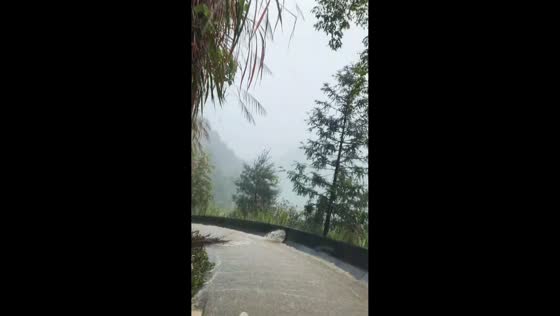 Heavy rain and floodwater engulf mountain road in Hunan, China