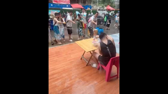 Wet surprise: water gun prank backfires at Yunnan's water splashing festival