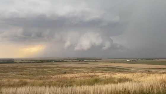 Storm chaser captures developing mesocyclone near McCook, Nebraska