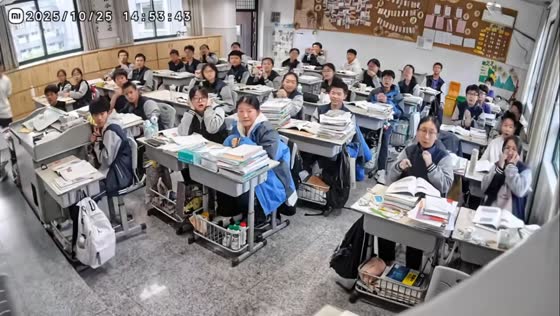 Air conditioner explosion startles classroom in Zhejiang, China