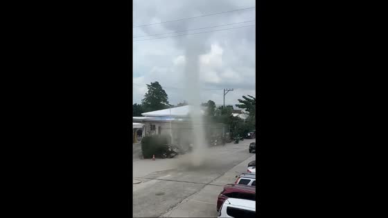 Dust devil surprises school in Lapu-Lapu City, Philippines