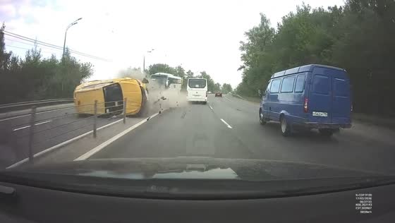 Taxi crashes into cable barrier on Dmitrovskoye Highway in Dmitrovsky, Russia