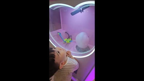 Child amazed by cotton candy machine in Mandaluyong mall