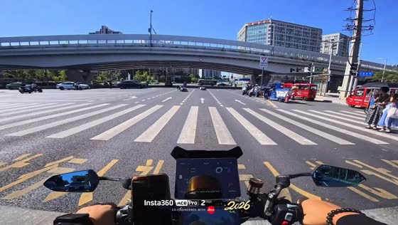 Two e-scooter riders collide after overtaking at intersection in Sichuan, China