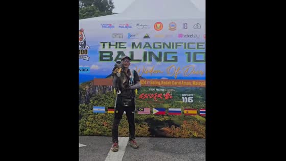 Man completes 10km race in Malaysia with cat on shoulder