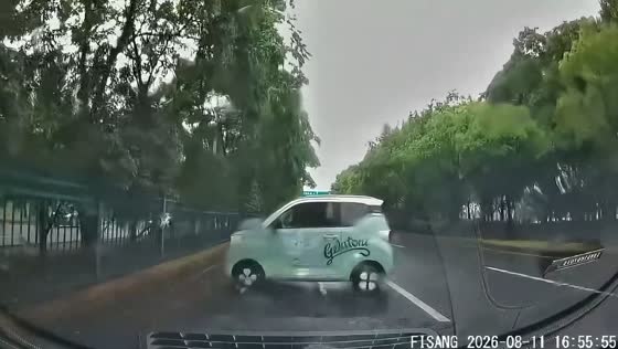 Mini EV crashes into road barrier on wet highway in Jiangsu, China