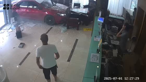 Shocking indoor crash as car bursts through glass wall in Guangxi, China