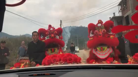 Valentine's Day wedding encounter: a lion dance celebration