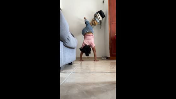 Handstand attempt goes wrong in Sincelejo, Sucre, Colombia