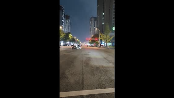Two scooters collide at an intersection in Sichuan, China