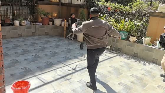 Flying shoe prank ends in mishap in Yunnan, China
