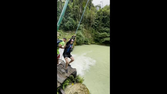 Fearful jumper struggles to swing over water in Moalboal, Cebu