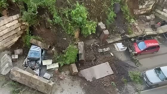 Retaining wall collapse damages seven cars in Vladivostok