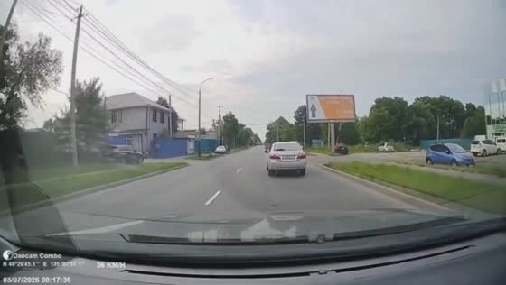High-speed overtaking ends in intersection crash in Khabarovsk, Vyborgskaya, Russia