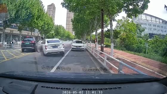 Collision between two cars caught on dashcam in Zhejiang, China