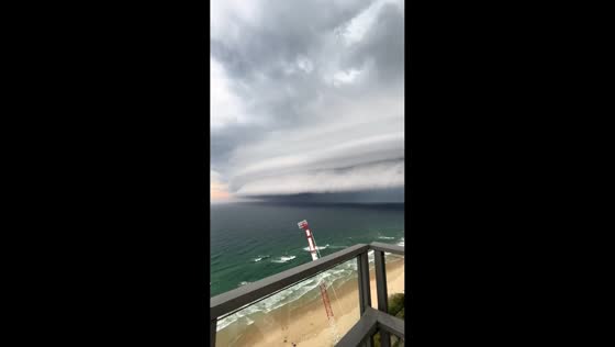 Massive cloud formation creates stunning view over Gold Coast, Australia