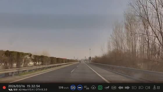 Car crashes off highway after entering service area in Hebei, China