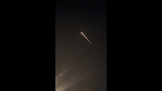 Witness captures SpaceX Crew Dragon capsule returning to earth