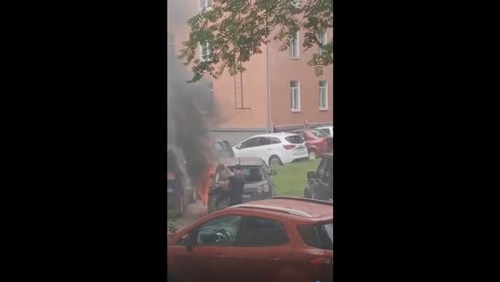 Stupino resident bravely rescues trapped 14-year-old girl from burning car