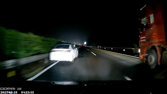 Highway collision: parked car leads to accident in Guangdong, China