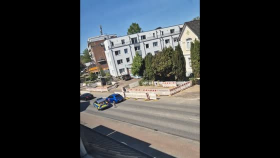 Police chase suspect car through sidewalk in Rahlstedt, Hamburg, Germany