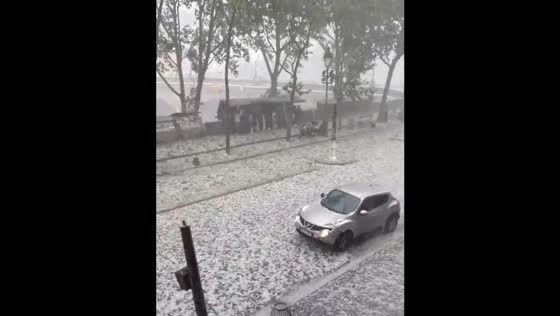 Hailstorm hits Paris 