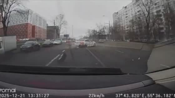 Major multi-vehicle crash on Yasenevaya Street in Moscow, Russia