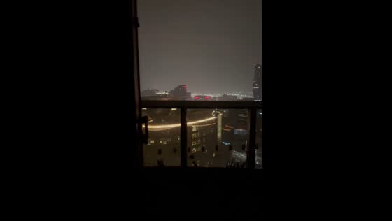Building shakes during 120km winds in Melbourne, Australia