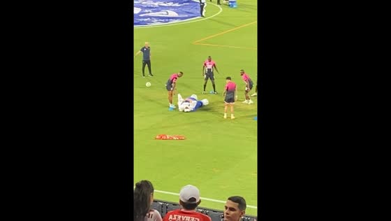 Mascot fails flip on the field in Cali, Colombia