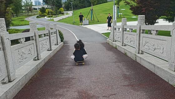 Children fall from skateboard while riding downhill in Zhejiang, China